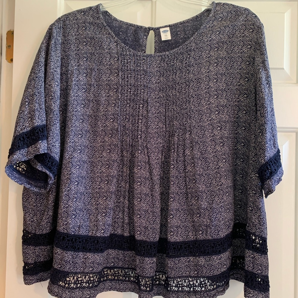 Blue geometric pattern top